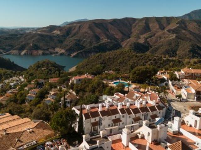 Luxury 2 bedroom holiday apartment with sea views in Istán, Costa del Sol