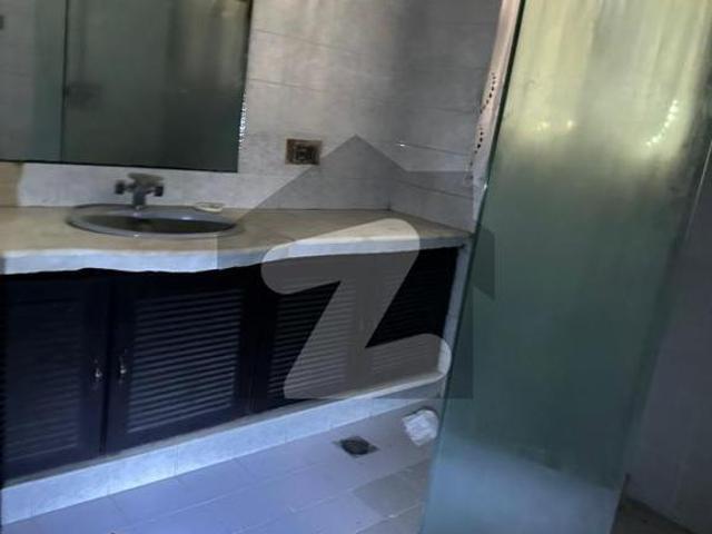 Luxury 2 Kanal House + Basement Available for Rent in Model Town