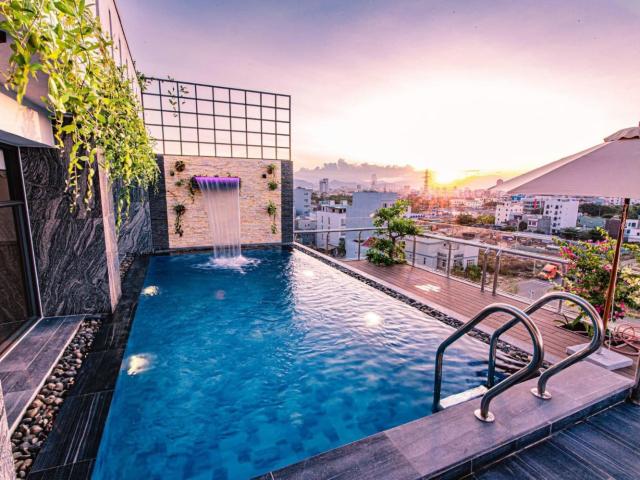 LUXURY 2BR APARTMENT WITH GYM – SAUNA – POOL | NEAR MY KHE BEACH