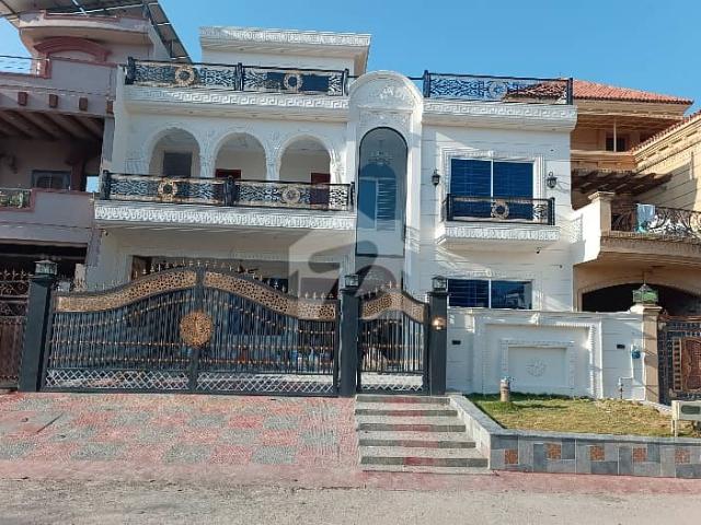 Luxury 40*80 Park Facing House For Sale G 13/3. Prime Location, 70 Ft Road