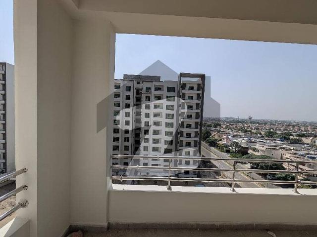 Luxury 4 Bed Brand New Apartment 2950 Sq Ft with Servant Room & Beautiful View for Sale in Askari 10