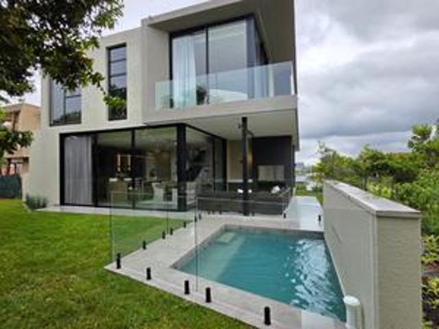 luxury | 4 bed home in the terraces|.