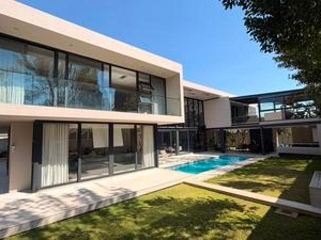 luxury 4 bedroom en suite residence.