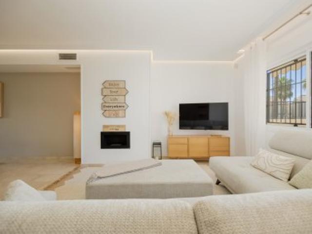 Luxury 4 bedroom penthouse Marbella East with sea views and beach access