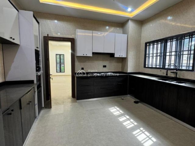 Luxury 4 bedroom Semi detached Duplex + 1 Bq