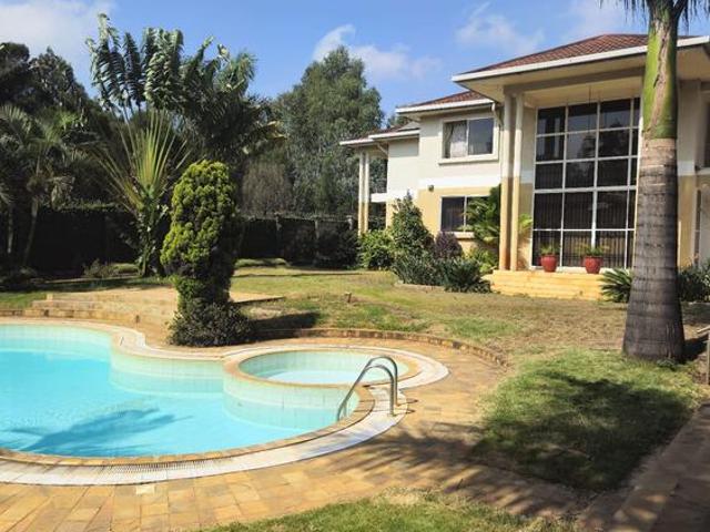 Luxury 4 bedroom villa on 0.5acre available for purchase