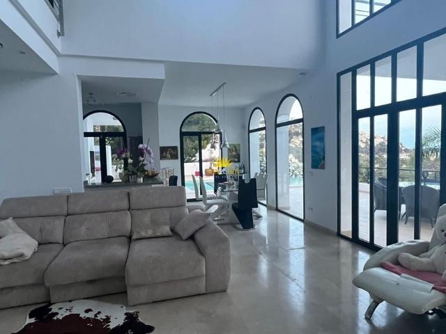 LUXURY 4 BEDROOM VILLA ALTEA HILLS