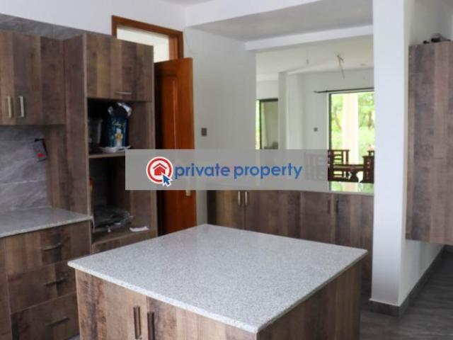 Luxury 4 Bedrooms Villa, Near The Beach