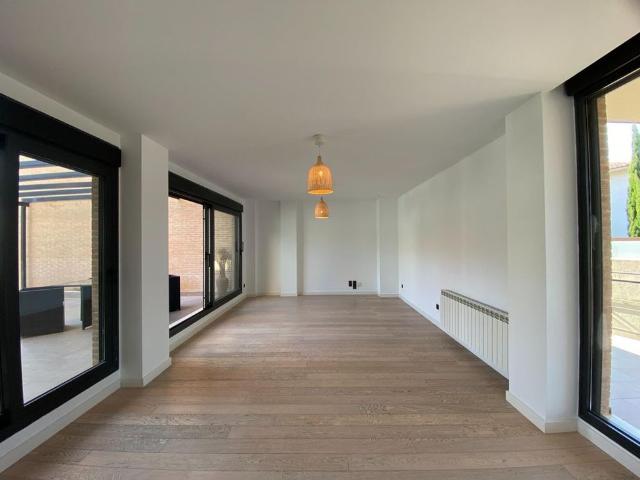 Luxury 4 room Detached House for rent in Zaragoza, Spain