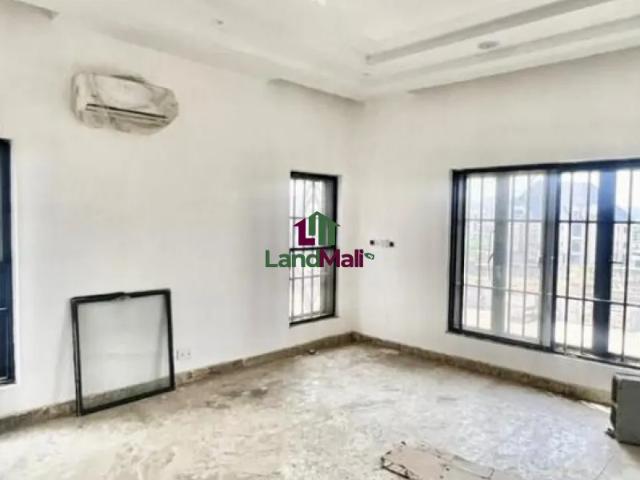 Luxury 5 Bedroom Fully Detached Duplex With Elevator at Guzape, Abuja