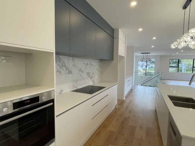 Luxury 5 Bedroom, 3 Bathroom House in Orewa