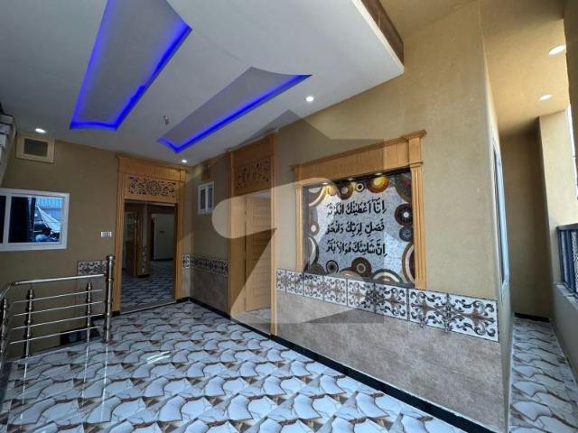 Luxury 5 marla House at Phase 1 Hayatabad