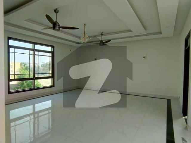 Luxury 666 Yds Bungalow For Sale DHA Phase 8