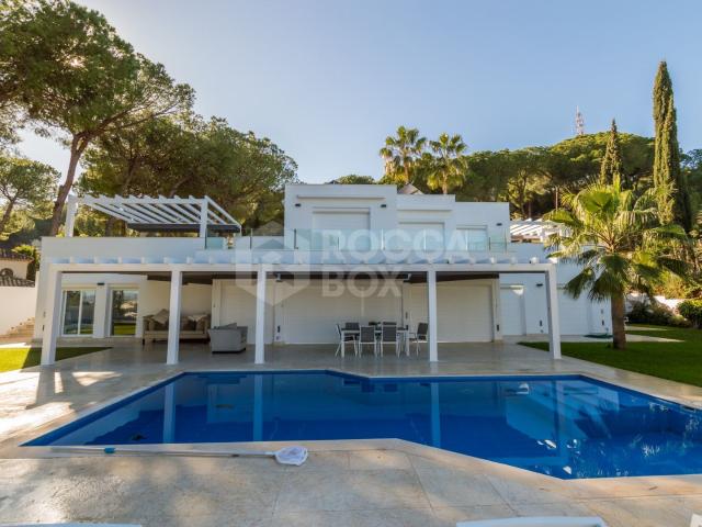 Luxury contemporary villa with spectacular sea and mountain views for short term rent in Nueva Andalucia, Costa del Sol