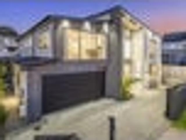 Luxury Almost New Residence | Prestigious Pinehill