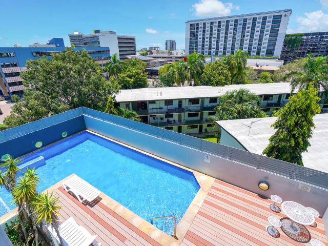 Luxury apartment by the water's edge with Pool + Gym