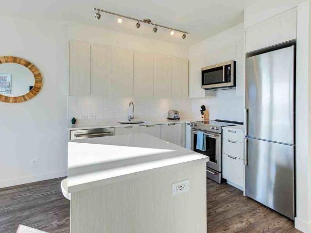 Luxury Apartment in Downtown Burnaby | Fully Furnished 1 Bedroom Apartment for Rent at 4733 Hazel St, Burnaby, BC V5H 0J7 Marlborough