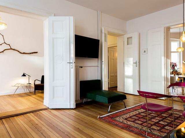 Luxury art & design old building flat with 4.5 metre high ceilings in Kreuzberg Berlin