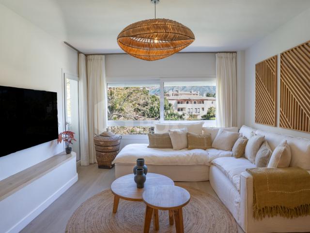 Luxury Beachfront Apartment in Puerto Banús