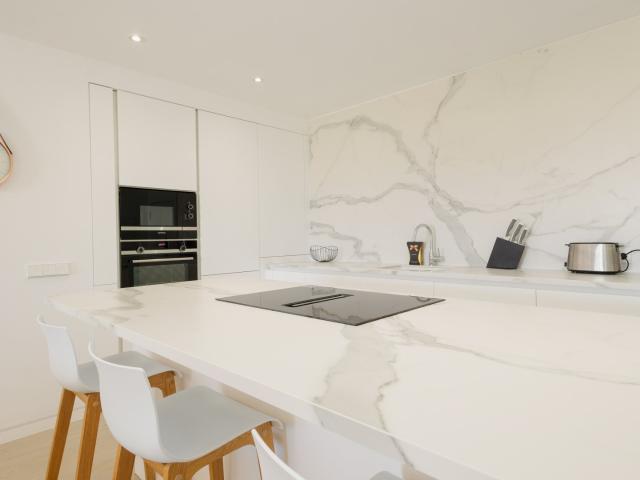 Luxury beachfront apartment with private garden, direct beach access in Marbella East