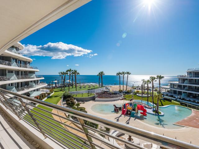 Luxury Beachfront Apt | Heated Pool, Gym & Seaview