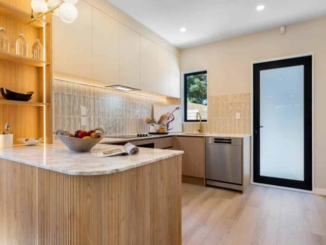 Luxury Brand New Townhouse 2 Bedrooms + Stud.
