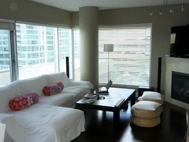 Luxury DT Five West condo for rent November 1