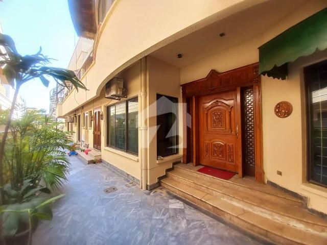 Luxury Duplex 500 Yard Double Storey House For Sale G 11/3, Street 110