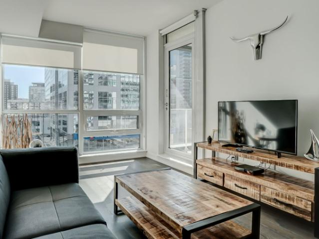 Luxury Executive Suite in Ottawa | All Inclusive 2 Bedroom Apartment for Rent at 199 Slater St, Ottawa, ON K1P 0C8 Downtown Ottawa