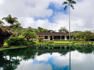 Luxury family estate in volcan