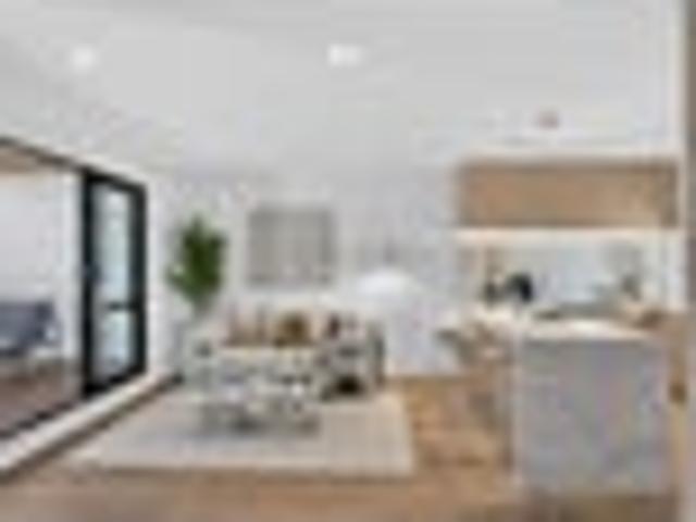 Luxury Family Living On Weybridge!