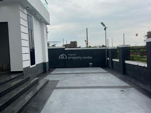 Luxury Finished 5 Bedroom Suited Duplex With 2 Sitting Rooms