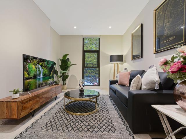 luxury furnished apartment walking distance to darling harbour