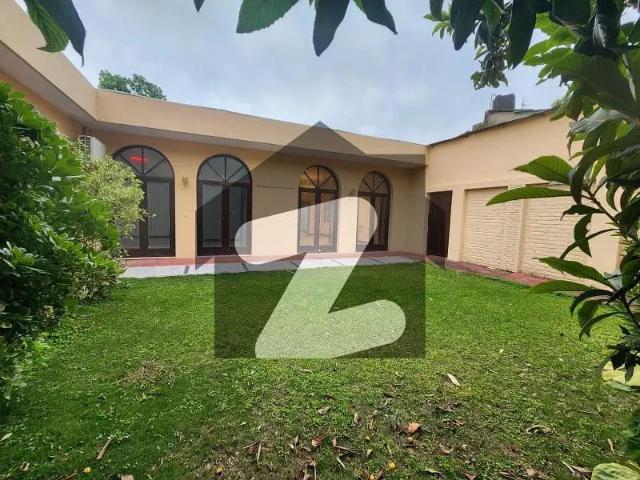 Luxury House for Rent F 6/3