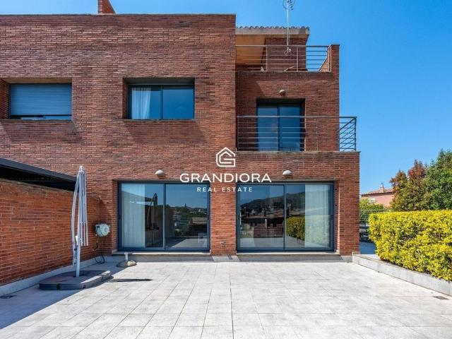 Luxury House for rent in Tiana, Catalonia