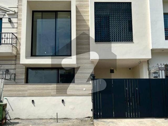Luxury House For Sale in D 12/4