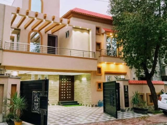 Luxury House For Sale. Lahore Bahria Town ID 61506