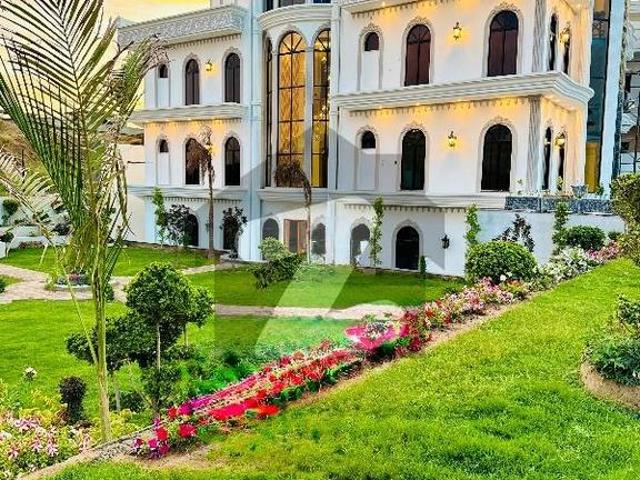 Luxury House For Sale Multi Gardens B 17, Block E, Islamabad A Rare Investment Opportunity! Location: Multi Gardens B 17, Block E Plot Size: 1 Kanal Extra Land: 25 Marla Private Open Garden 13 Spacious Bedrooms 13 Attached Modern Washrooms Property Features MPCHS Block E