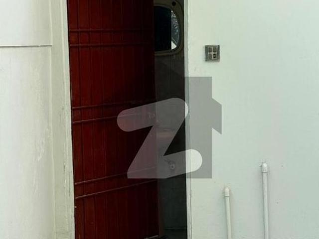 Luxury house for sell 400 square yards. Gulshan e Iqbal Block 6