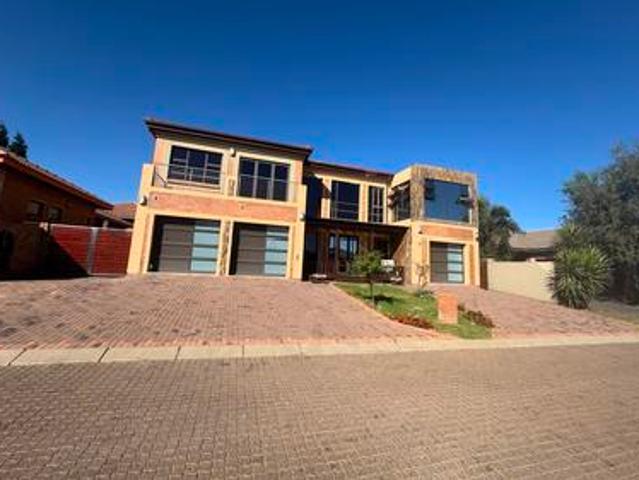 luxury home in roberts estate on the.