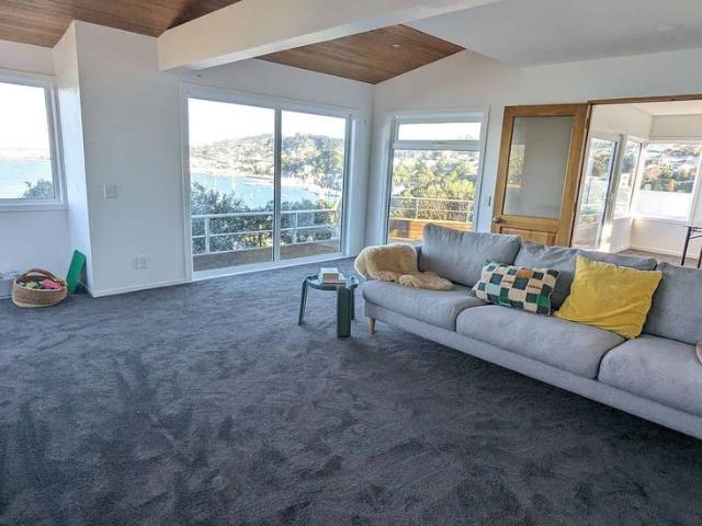 Luxury Hataitai home with views and sun