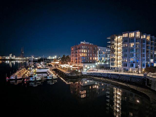 Luxury One Bdr Condo At “the Pearl Residences” Waterfront !