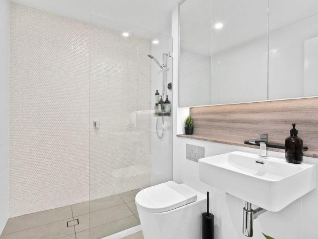 Luxury One Bedroom Apartment