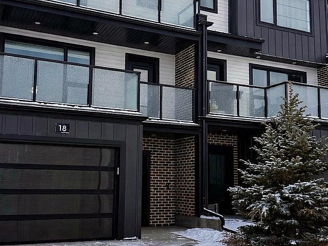 Luxury Lake View Townhome