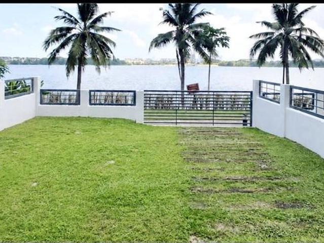 LUXURY LAKE VIEWGROUND FLOOR Lake View Townhouse Tasik Prima Puchong
