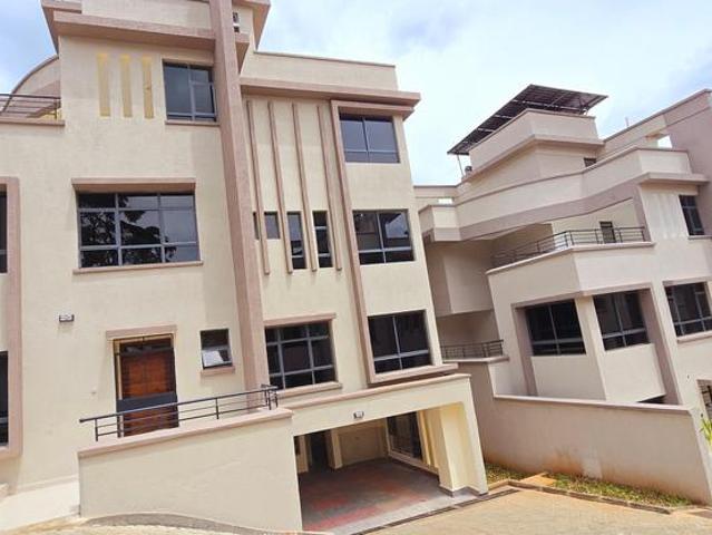 Luxury Living in Lavington – 5 Bedroom Townhouse To Let!