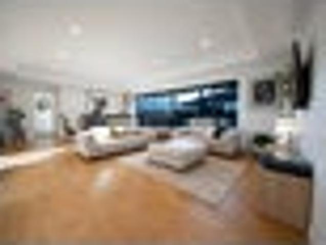 Luxury Living With A Self Contained Unit!