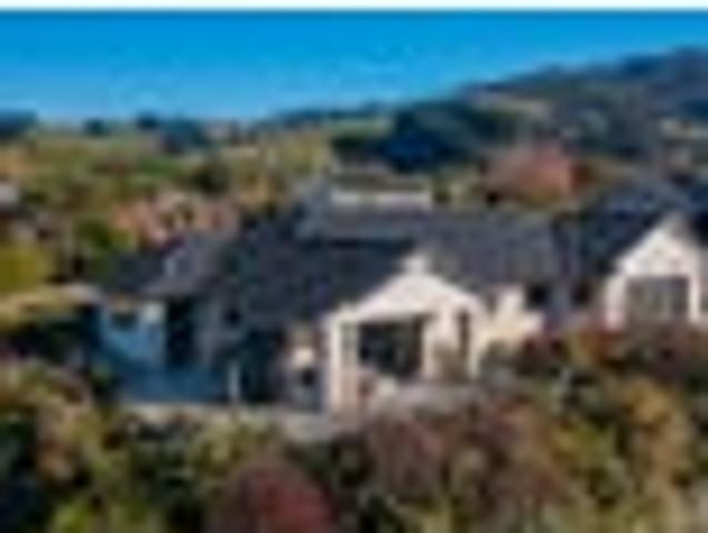 Luxury Living With Stunning Harbour Views