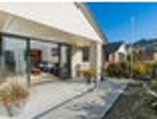 Luxury Living With Stunning Harbour Views