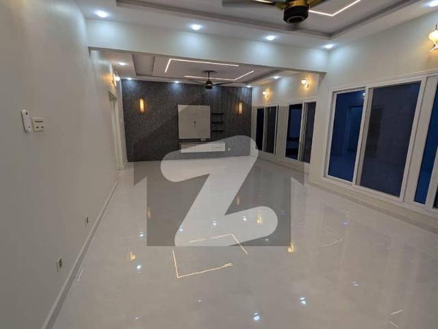 Luxury Sea Facing Apartment With Servant Quarter DHA Phase 5